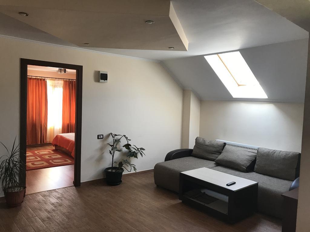 Casa Flori Ξενοδοχείο Călimăneşti Δωμάτιο φωτογραφία